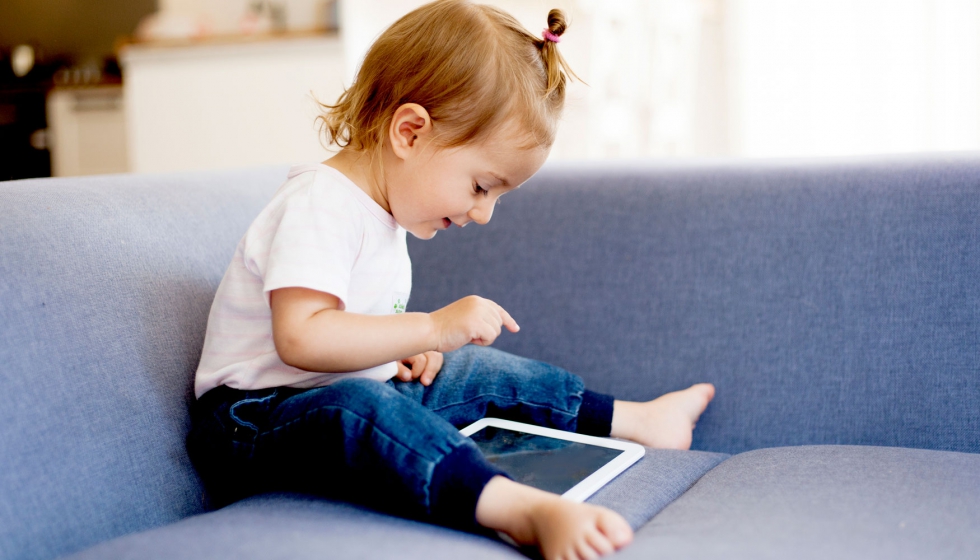 Los niños cada vez empiezan a edades más tempranas a utilizar dispositivos móviles, tabletas, etc Los niños cada vez empiezan a edades más tempranas a utilizar dispositivos móviles, tabletas, etc
