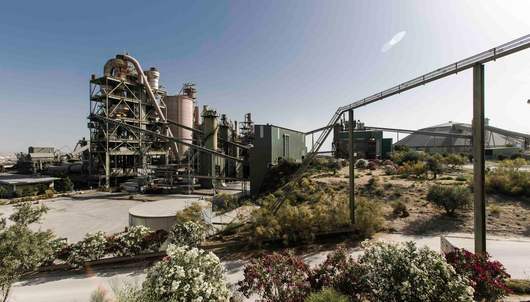 Cerca del 50% de la energ�a consumida por la planta procede de combustibles alternativos, cifra que se espera incrementar hasta el 85% para 2022...