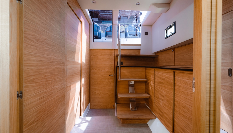 Escaleras de acceso a cubierta