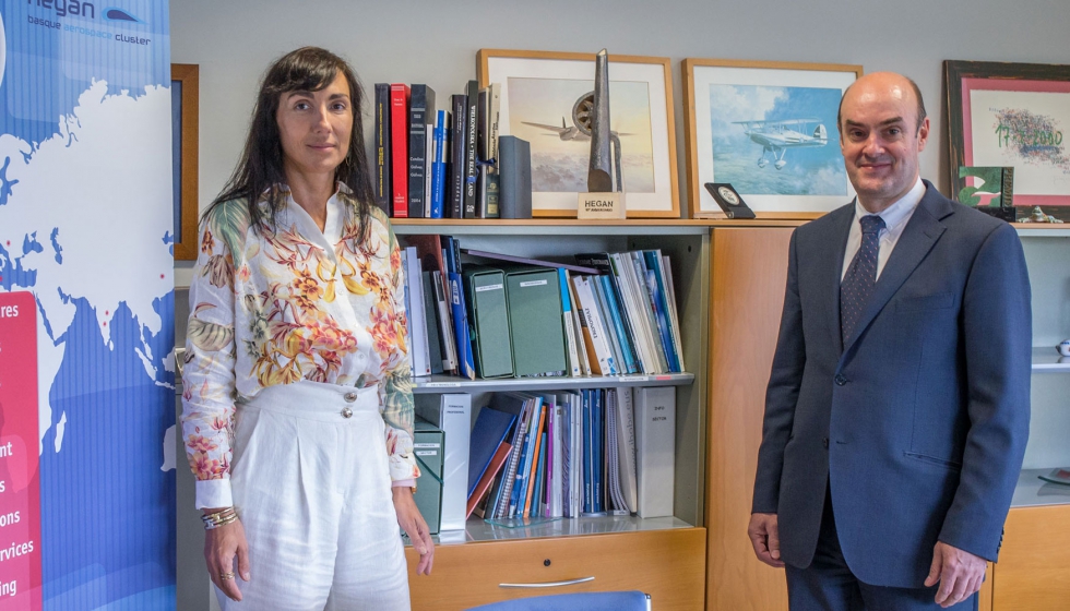 Carlos Alzola, presidente de Hegan y director general de ITP Aero, y Ana Villate, directora de la asociacin...