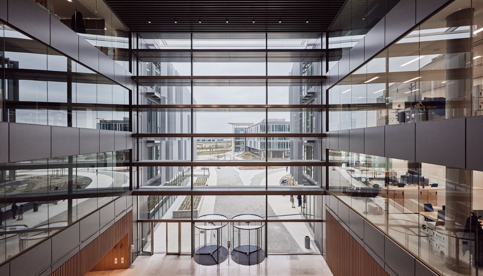 El vidrio tiene un papel muy importante en los edificios del Campus Futura de Airbus...