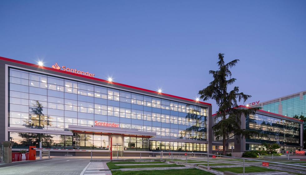 La nueva sede de Banco Santander Digital, en Madrid, ha empleado en sus fachadas el sistema SG 52 de Cortizo