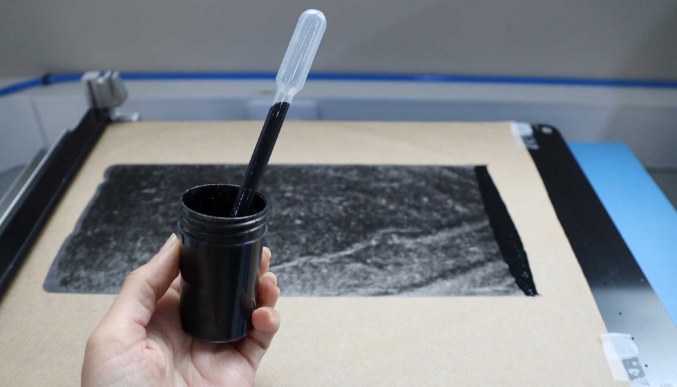 En el proyecto se ha obtenido una tinta con capacidad susceptora que puede ser aplicada en materiales de envase celulsicos...