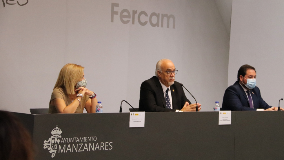 Julin Nieva, alcalde de Manzanares en el centro, afirma que Fercam es "el resultado del trabajo de dcadas"...