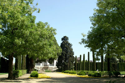 Nuevas especies vegetales se suman a los ya clsicos cipreses que enmarcan estos jardines. Foto: archivo ayuntamiento de Barcelona...