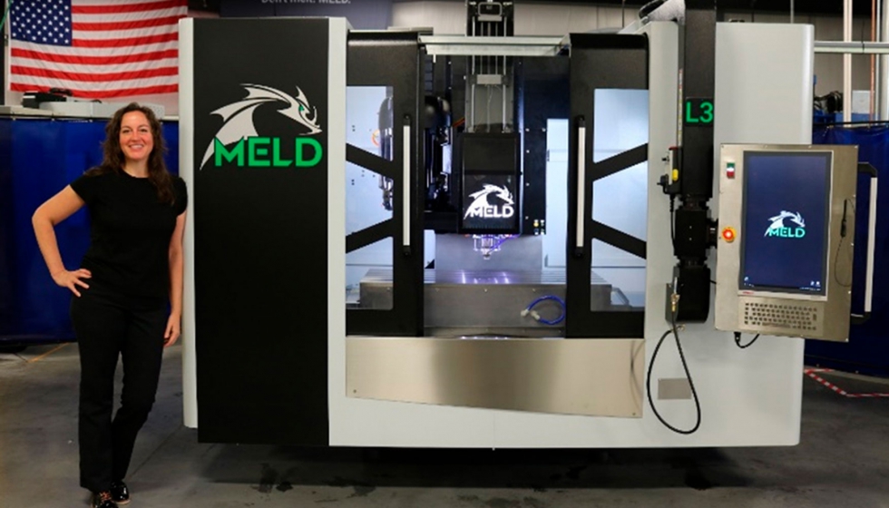 Nanci Hardwick, CEO de MELD, junto a una de sus impresoras 3D
