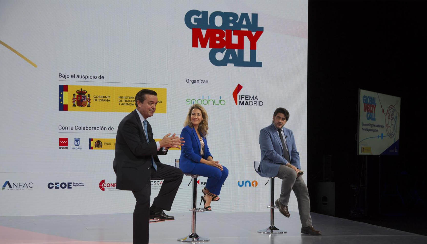 De izquierda a derecha, Eduardo Lpez-Puertas, director general de Ifema Madrid; Raquel Snchez, ministra de Transportes, Movilidad y Agenda Urbana...