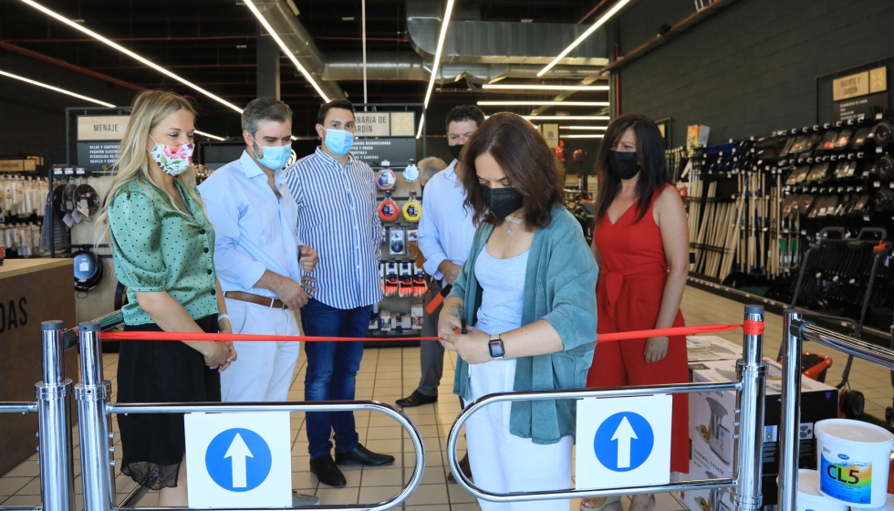 Sara Hernndez, alcaldesa de Getafe, inaugur la nueva tienda de El Sabio en Getafe