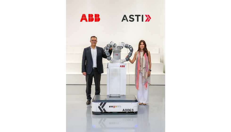 Sami Atiya, presidente del negocio ABB Robotics & Discrete Automation y Vernica Pascual Bo, CEO de ASTI Mobile Robotics Group...