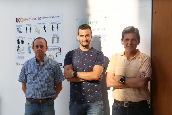De izquierda a derecha, los investigadores de la Universidad de Crdoba, Emilio Camacho, Rafael Gonzlez y Juan Antonio Rodrguez...