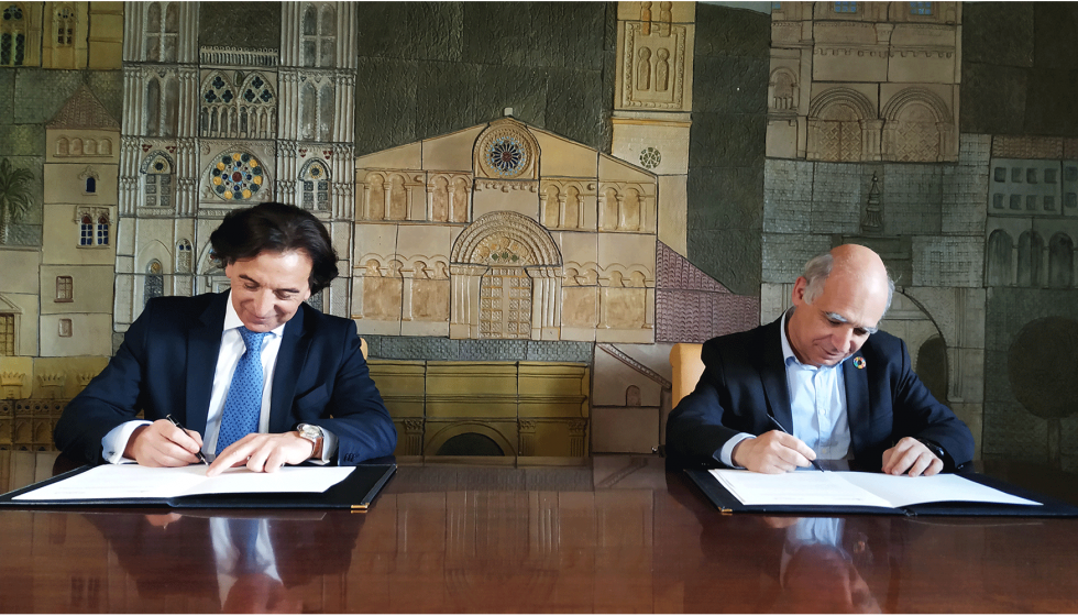Alfredo Sanz, presidente del CGATE, y el presidente del CSCAE, Lluis Comern, en la firma del convenio