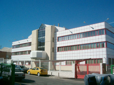 El edificio ocupa un total de 5.404 m2 y se divide en cuatro plantas (incluida planta s�tano y baja), lo que permite su utilizaci�n polivalente...