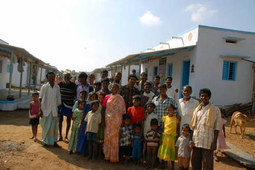 Image of the 38 families of the caste of the 'untouchable' beneficiaries of the project