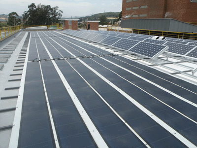 Placas fotovoltaicas con mdulos flexibles o cristalinos, en la cubierta piloto