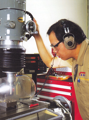 Un tcnico de Janman Precision Industry CO., LTD