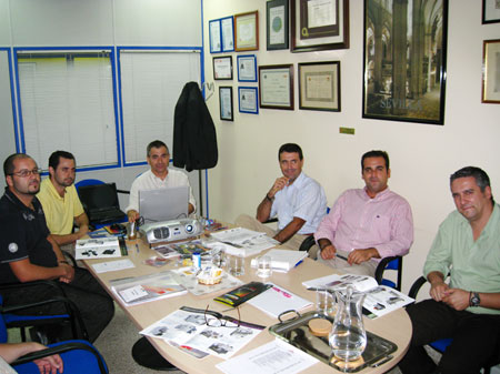 Members of both companies, in a session of training in Codisur facilities