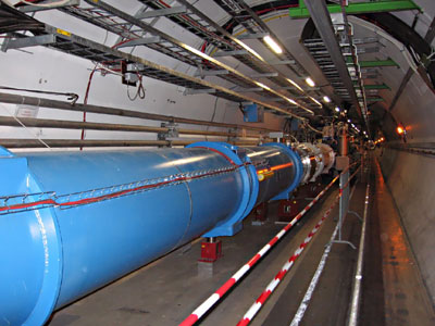 Enterrado a una profundidad media de 100 metros, el tnel del LHC tiene una circunferencia de unos 27 kilmetros