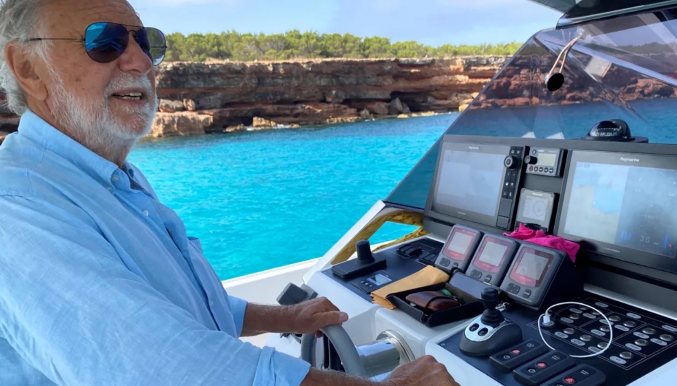 El cofundador de Ferretti Yachts, Norberto Ferretti, a bordo de su embarcacin de 45 pies con motor Yanmar en Formentera...