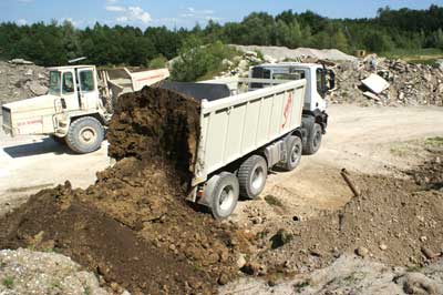 Los vehculos de carga son especiales para terrenos inclinados e inestables