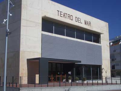 Teatro del Mar de Punta Umbra con las celosas Gradpanel-E incorporadas en su fachada