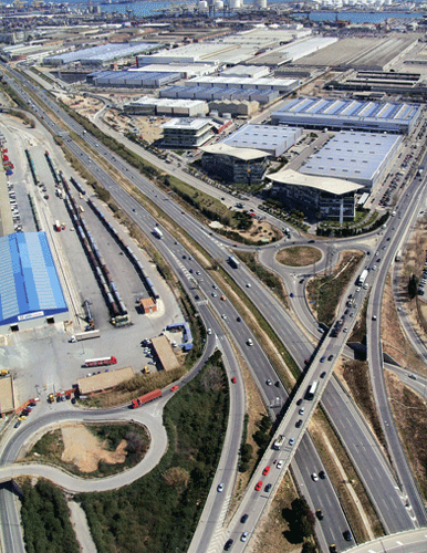 Una de las principales zonas logsticas del rea Metropolitana de Barcelona es el Parc Logstic de la Zona Franca