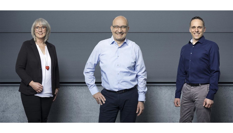 Heike Faustmann (ventas), Michael Brstecher (asesor tcnico) y Christian Burghard (ventas tcnicas) cuidan del cliente Kronen como un equipo...