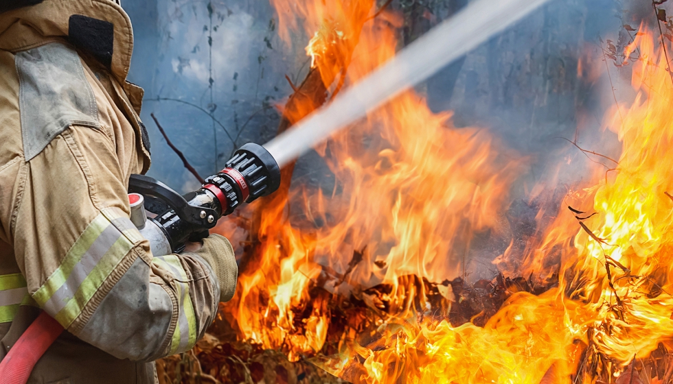 La uniformidad de los bomberos vara de acuerdo a los cometidos que deban realizar, en especial las labores de rescate
