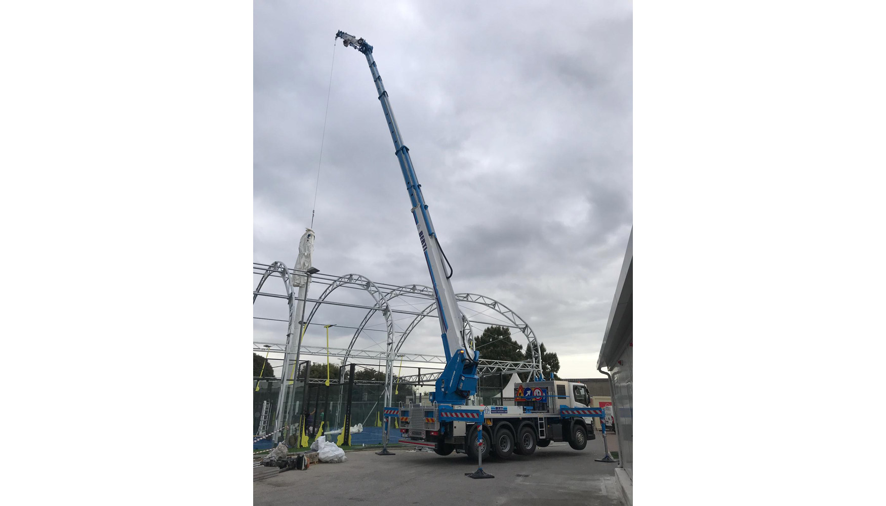 Plataforma telesc�pica MJ 450 equipada con cabrestante adquirida por Berti Piattaforme Aeree