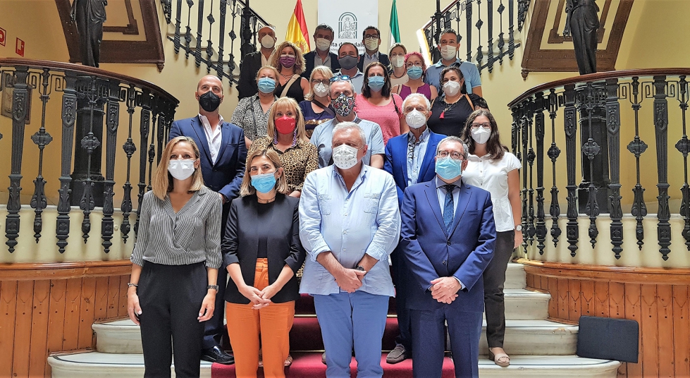 Sindicatos y patronal firmaron el convenio colectivo del manipulado en la sede de la Junta de Andaluca en Almera...