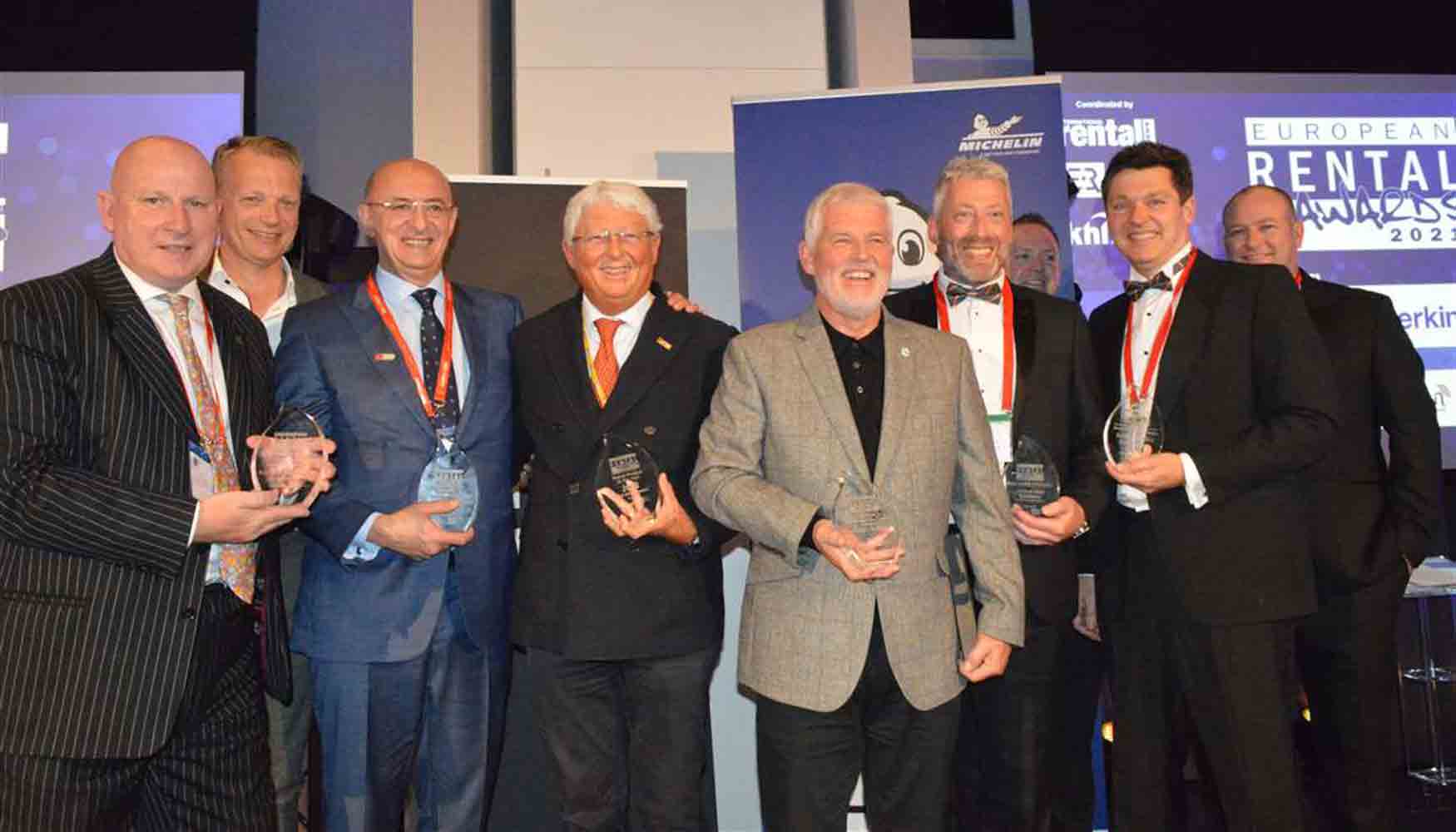 Foto de familia con todos los galardonados en los Premios Europeos del Alquiler 2021. Foto: IRN