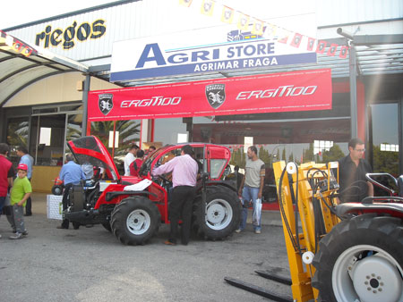 Celebration of the Revolution 100 Day of Antonio Carraro dealership Agrimar, in Fraga (Huesca)