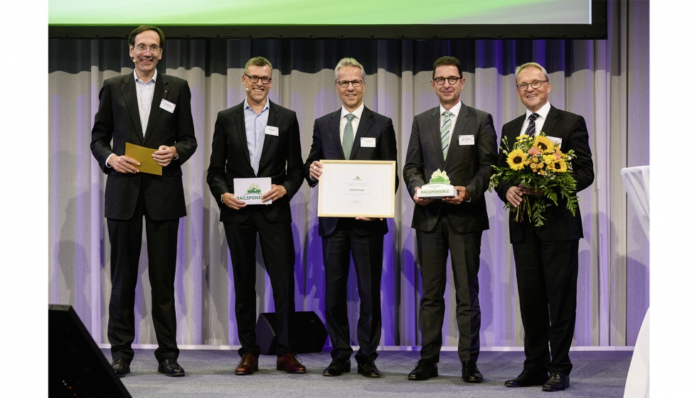 Sobre el escenario para la entrega del Railsponsible Supplier Award 2021 en la conferencia Railway Forum 2021, celebrada el 7 de septiembre en Berln...
