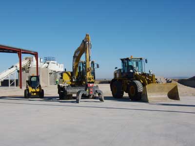 From left to right: Caterpillar 226B, excavator of Caterpillar M313D-wheel skid and a shovel of Caterpillar wheel 924Hz