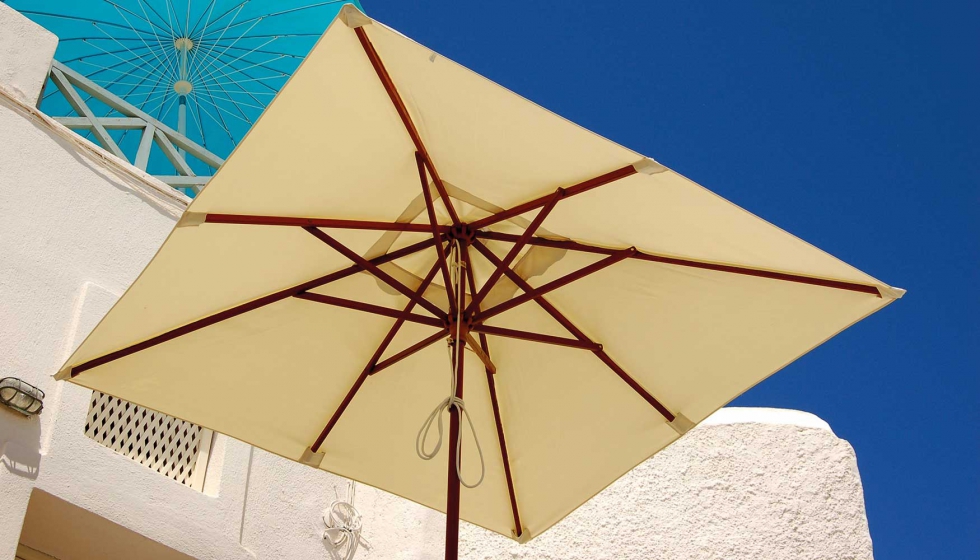 Los parasoles con tejido Saluleda Masacril permiten combinar colores vivos, diseos modernos, confort y tendencias