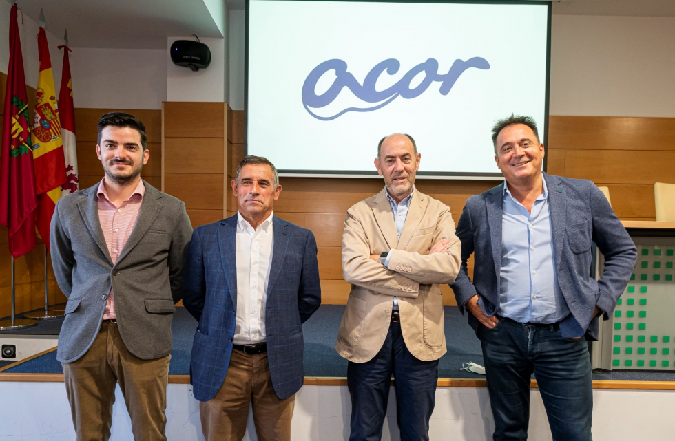Miembros del consejo rector de la cooperativa remolachera ACOR, de izquierda a derecha, Francisco Muoz (director de la planta de Olmedo)...