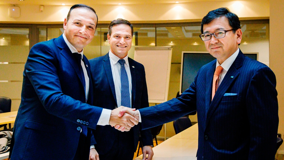 Los hermanos Ubaldi firmaron el acuerdo con Shingo Hanada, presidente y CEO de Kverneland Group