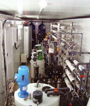 Contenedor con la instalacin de osmosis de doble paso, fabricada por Astramatic (filial de Fluidra)