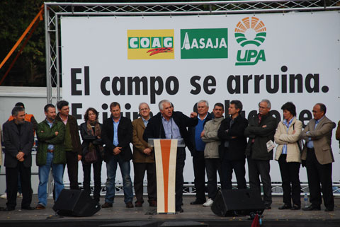 The Paseo del Prado was the venue chosen by agricultural associations to disseminate their message to more than 200,000 attendees...