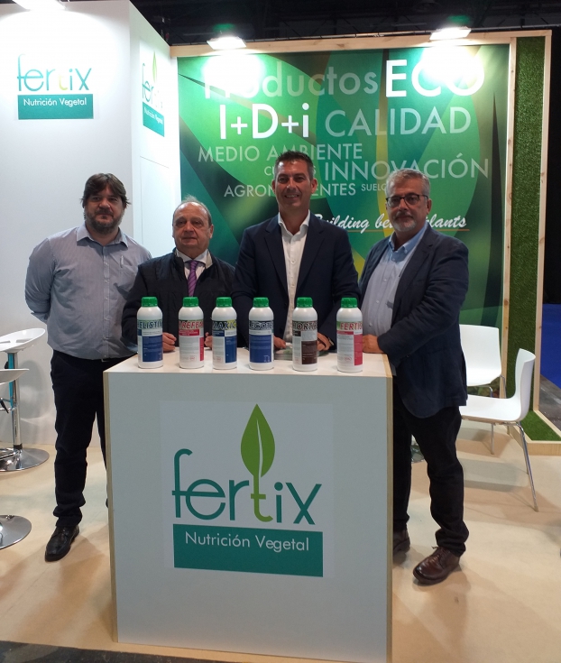 Personal de Fertix en el stand de Fruit Attraction 2021, con su gerente Javier Morales al frente (segundo por la derecha)...