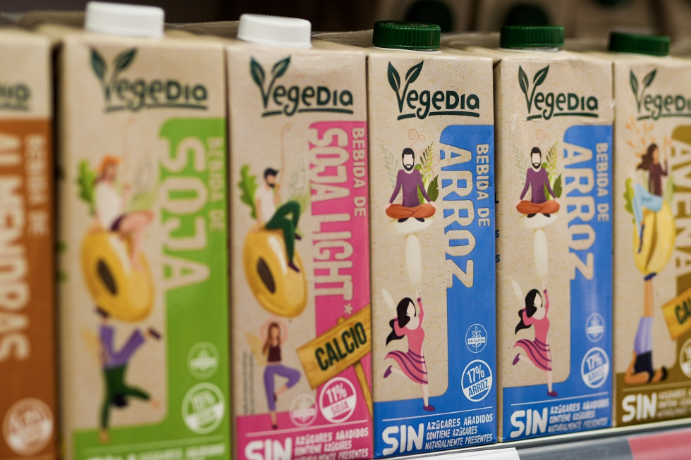 Bajo el nombre de VegeDia, la compaa ha lanzado su nueva marca propia de bebidas vegetales elaboradas, exclusivamente...