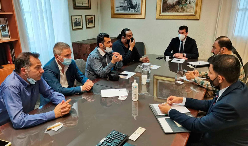 Imagen de la reunin entre representantes espaoles y saudes