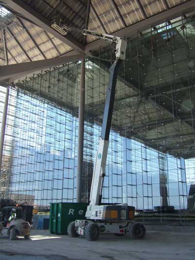 Una de las plataformas Hune en la terminal del aeropuerto de Mlaga