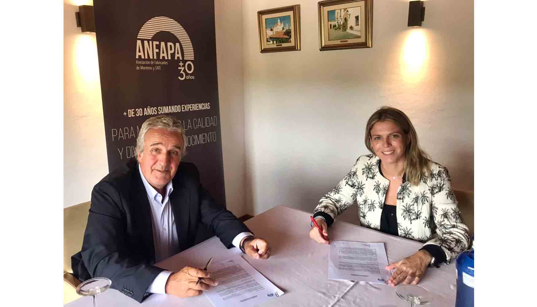 La firma del acuerdo de patrocinio se realiz en la sede de Anfapa por parte de Gemma Arnabat, directora general de Grupo Arnabat...