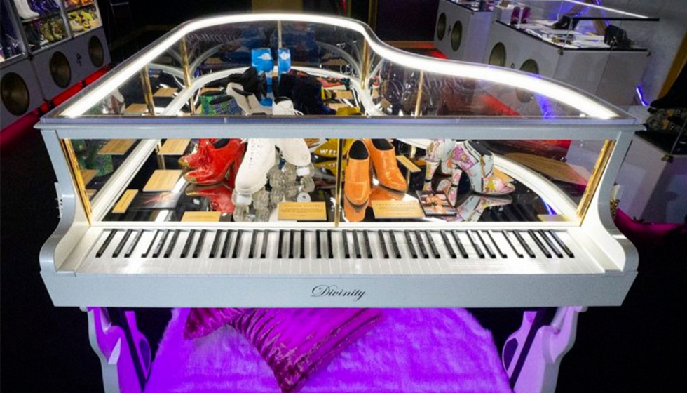 Todas las partes estructurales del piano de cola se han impreso en 3D con la impresora 3D Stratasys F900 y las impresoras 3D Stratasys Fortus 450...
