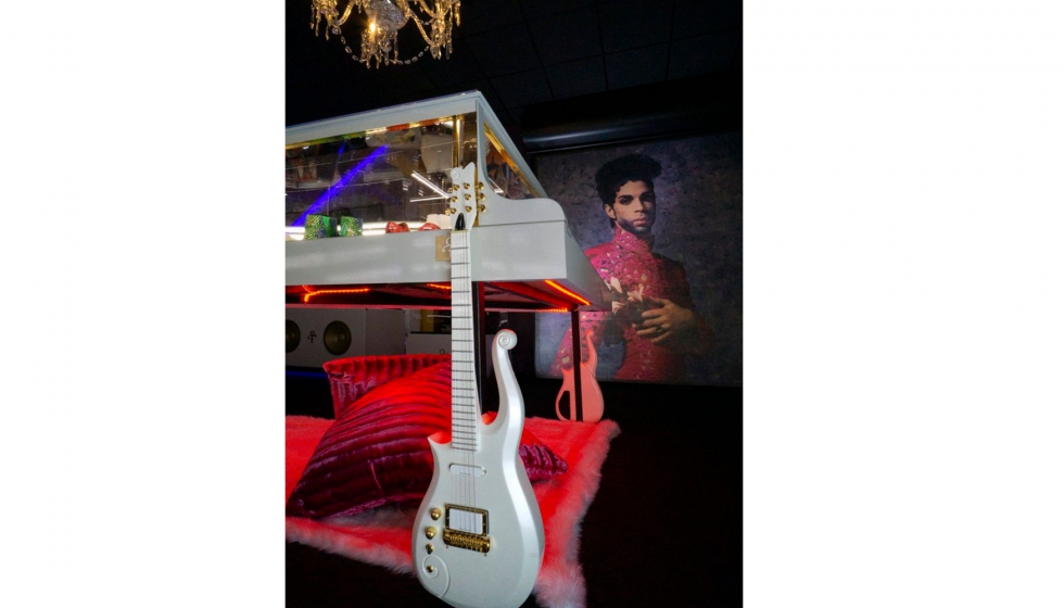 Las patas del piano de cola baby impresas en 3D son una rplica de Cloud Guitars, una de las formas de guitarra ms icnicas de Prince...