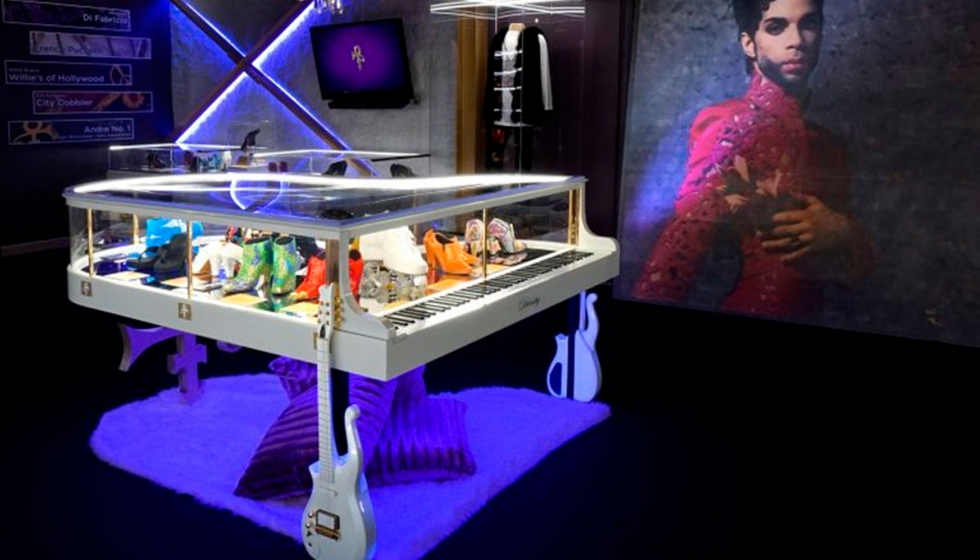 Stratasys cre la mayor imagen de polmero impresa en 3D sobre tela de Prince. La imagen de tres metros por tres metros est compuesta por 347...