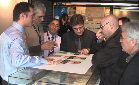 Xavier Carrera, director de soluciones de impresin de Roland DG Iberia (a la izquierda)...