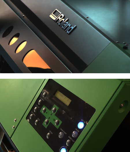 La impresora Versa UV LEC-300 imprime en los 4 colores CMYK, y puede trabajar tambin con blanco y barniz
