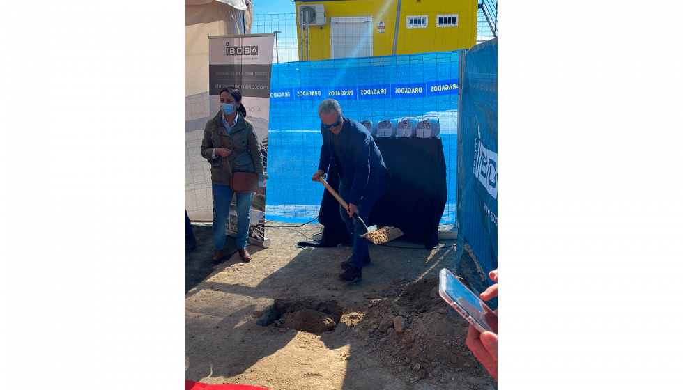 Acto de colocaci�n de la primera piedra de una promoci�n dentro del �mbito Ribera del Calder�n