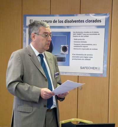 Iaki Barrenechea, responsable de disolventes clorados para la regin ibrica e Italia de Safechem, durante su presentacin...